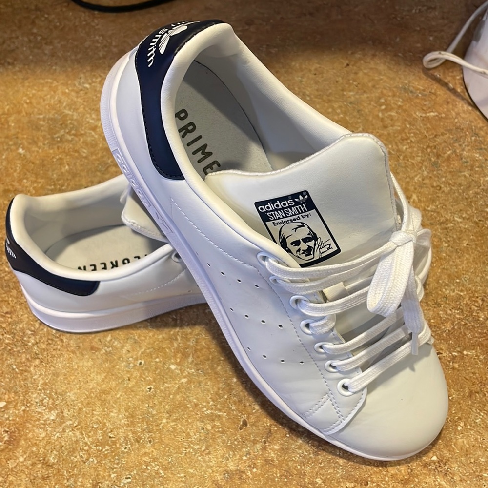 Women’s Adidas Stan Smith Size 9